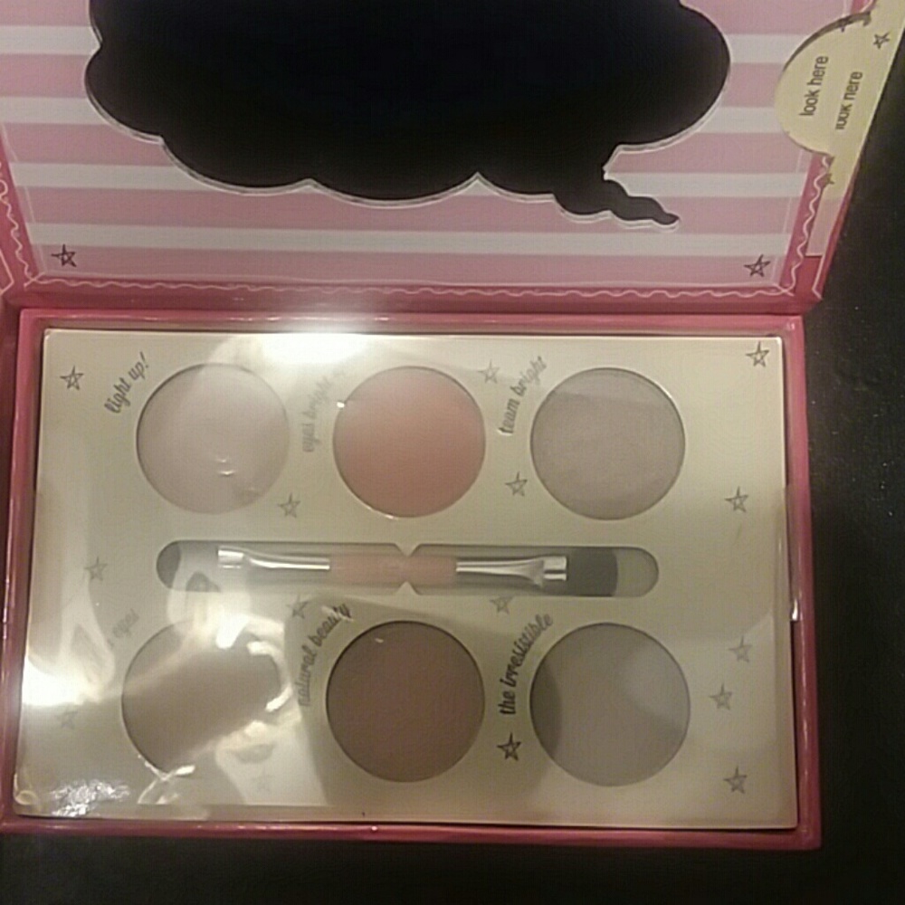 5 ESSENCE PALETTES (SOLD) - Picture 8 of 9